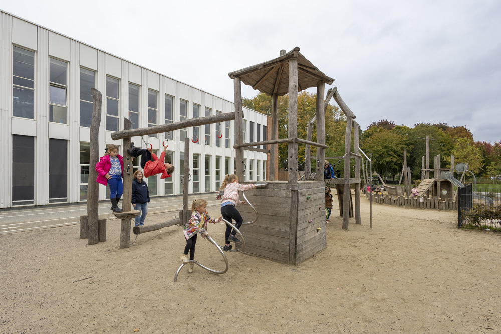 Buitenspelen bij Dichtbij Parkschool Vianen