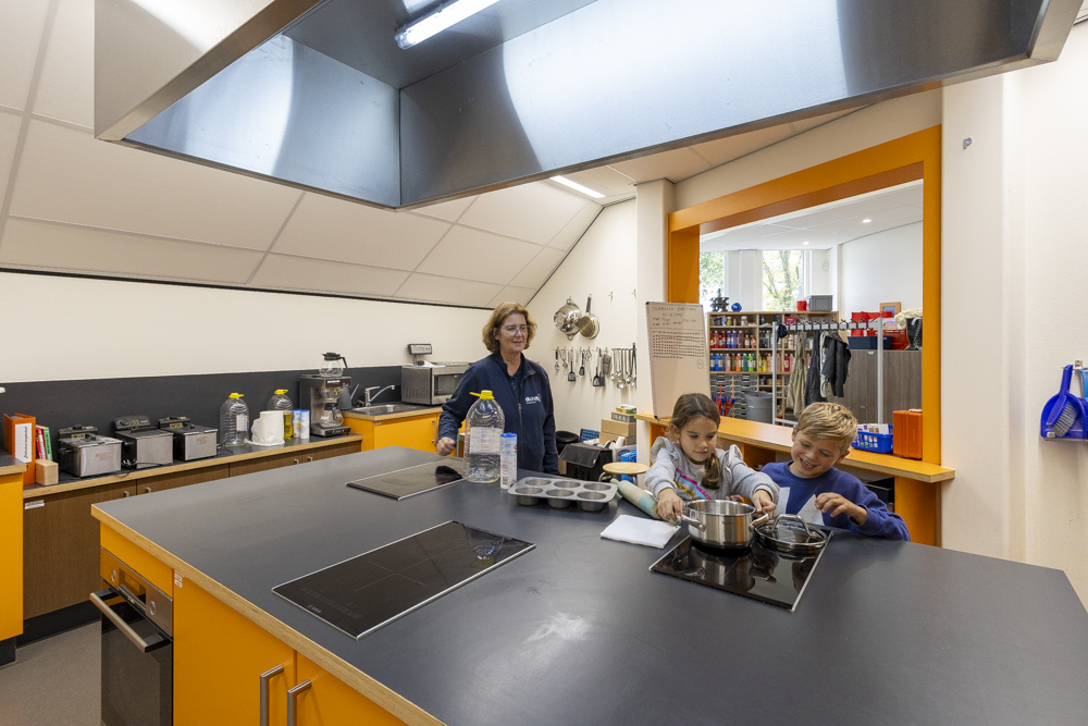 Dichtbij BSO Parkschool in Vianen activiteit samen koken