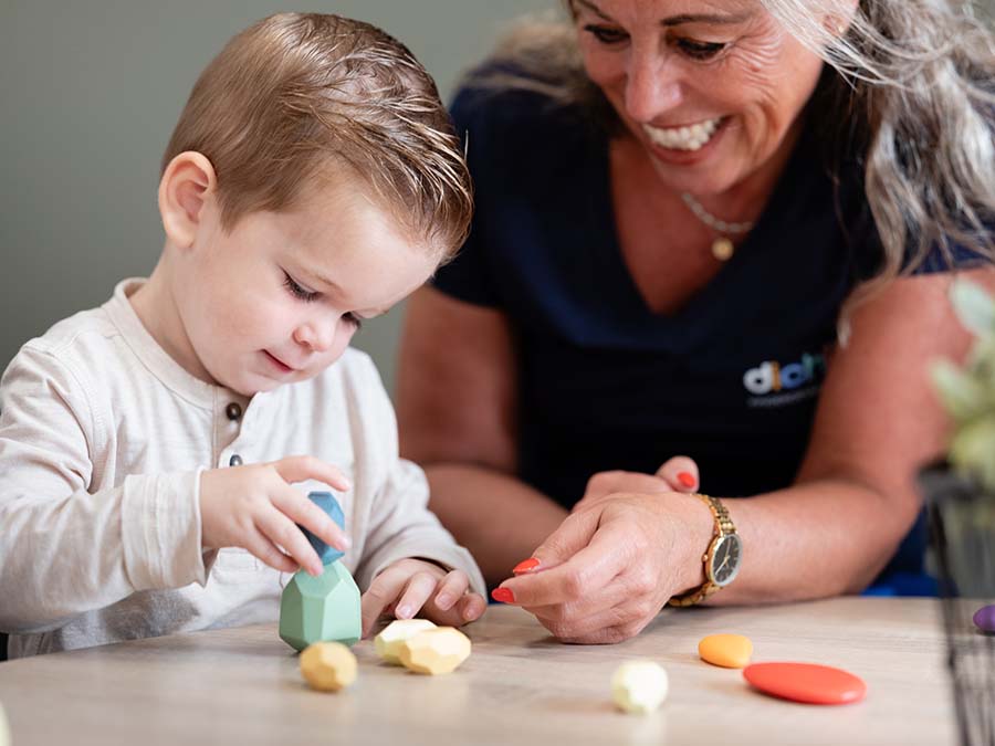 Bij Opstapje is er aandacht voor dreumesen etc