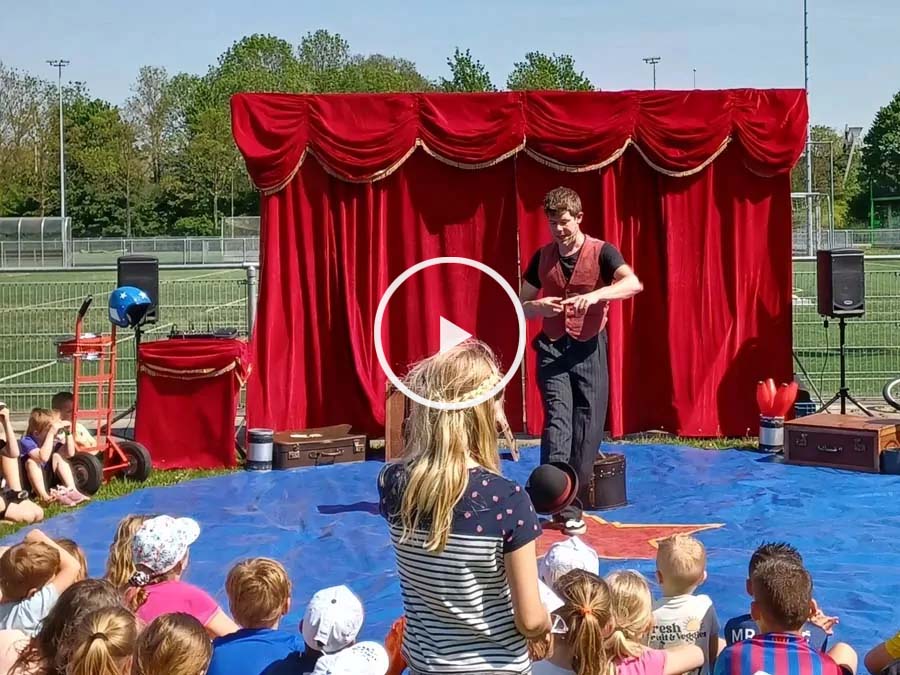 Meivakantie sportdagen met als thema Circus